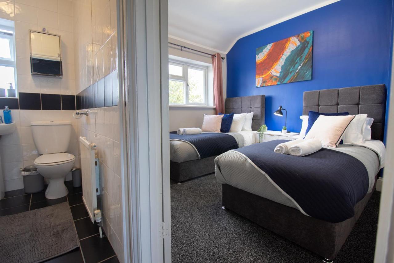Holiday home Stunning House Free Parking Garden Wifi